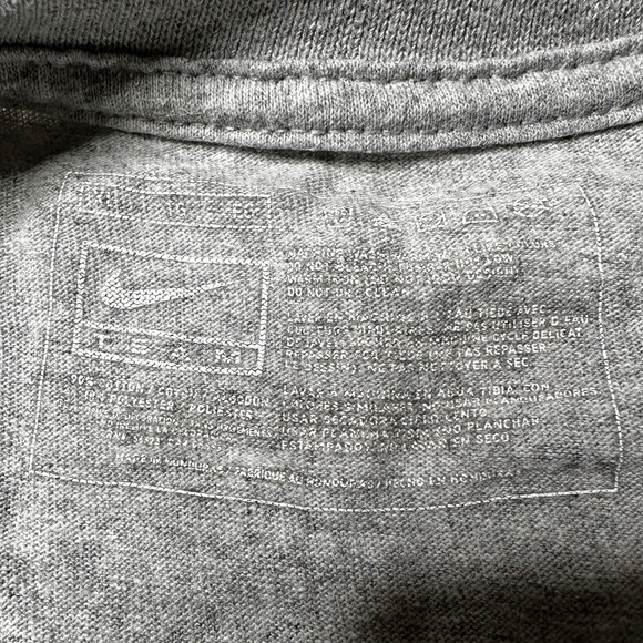 Nike Lebron James More Than a Game World Tour Graphic T-Shirt Grey Men’s XL - Picture 10 of 10